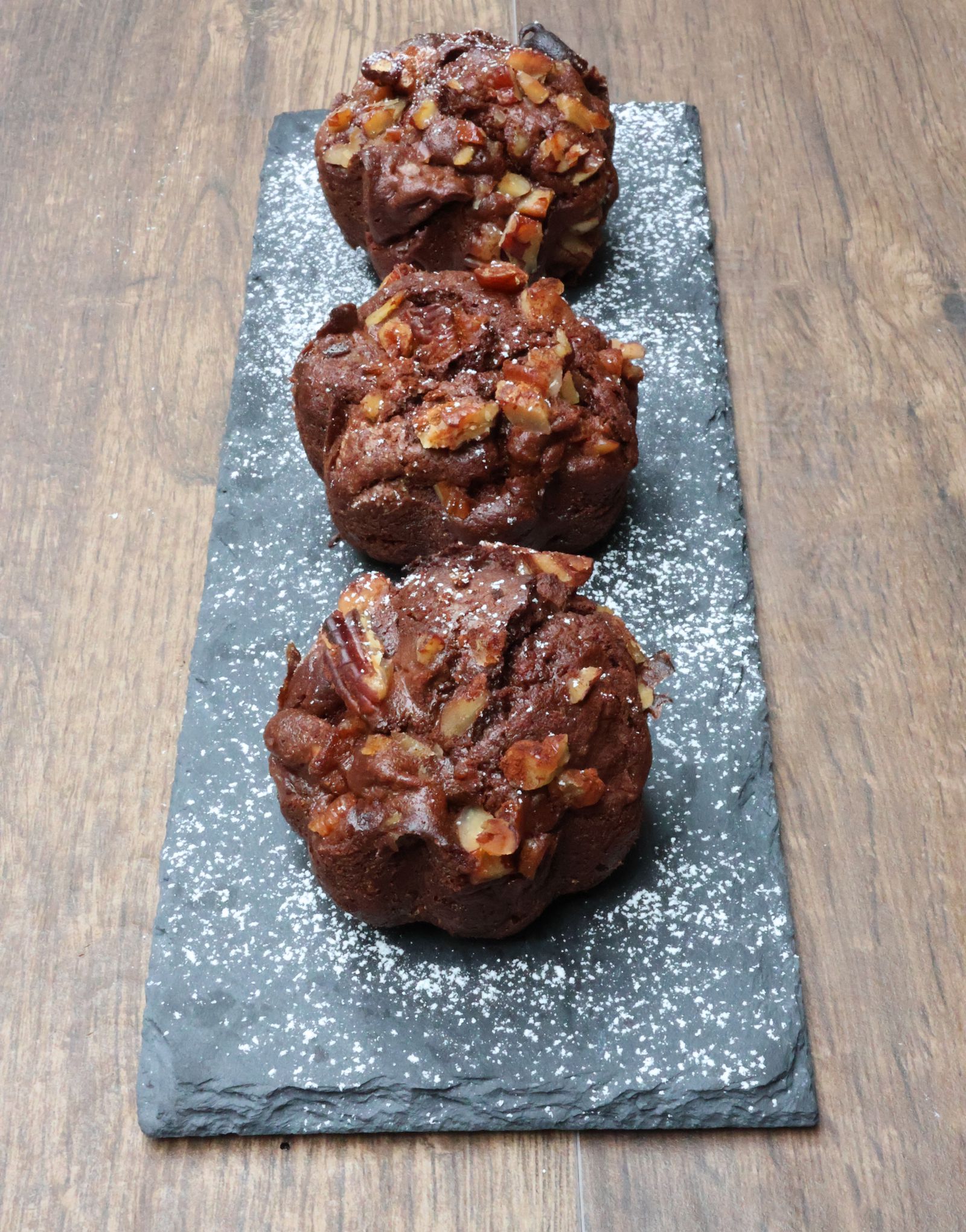 Muffins chocolat aux pommes et noix de pécan